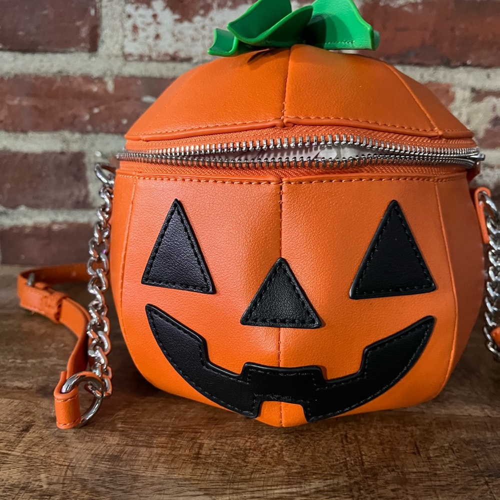 Mad engine, pumpkin new with tags adorable for Halloween